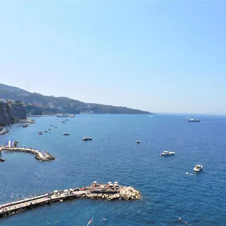 Bianca Su Corso Italia * Sorrento